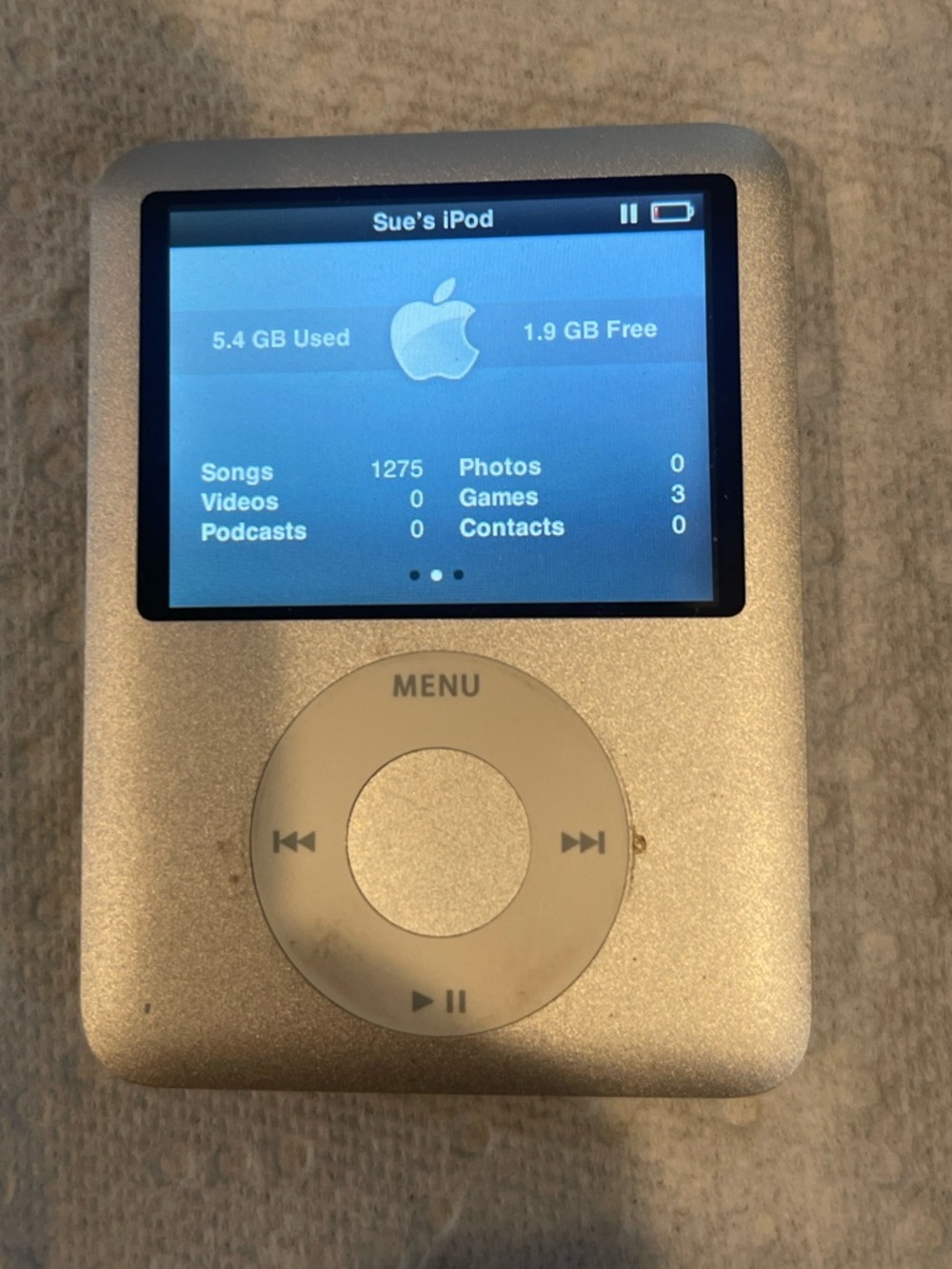Apple Silver iPod Classic Style Portable Music Player. Nano 2nd generation.